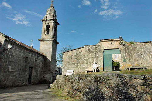 Vista da reitoral e igrexa de Alba, onde foi reitor D. Jerónimo Carrera de Andrade